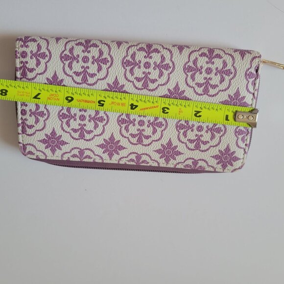 Floral Patterned Zip-Around Wallet With Purple & White Design - Picture 4 of 5